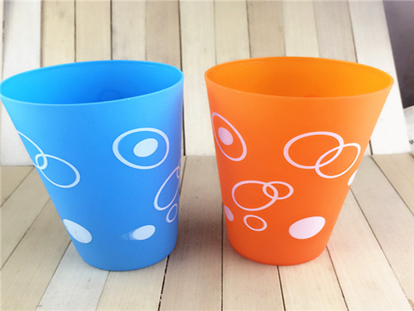 果汁杯打印機(jī)-果汁杯噴繪機(jī)(圖1) 果汁杯打印機(jī)-果汁杯噴繪機(jī)(圖1)